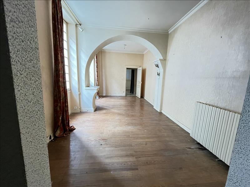 Vente Maison Barbezieux-Saint-Hilaire - 9 pièces -159 m² - (16300)