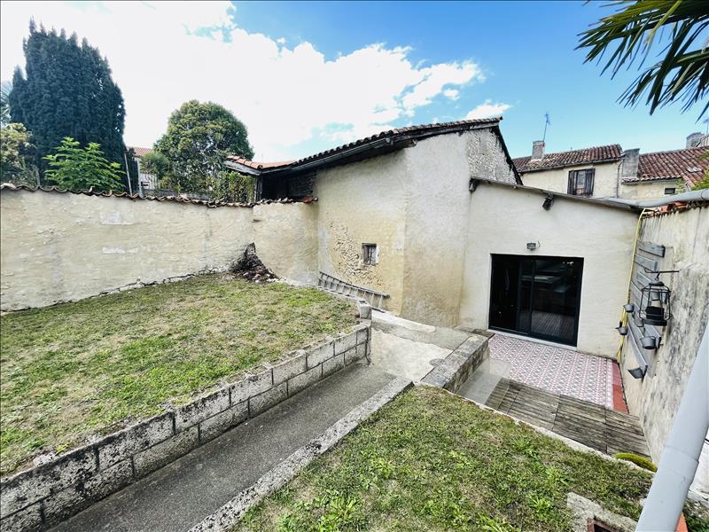 Vente Immeuble Barbezieux-Saint-Hilaire - -  121 m² - (16300)