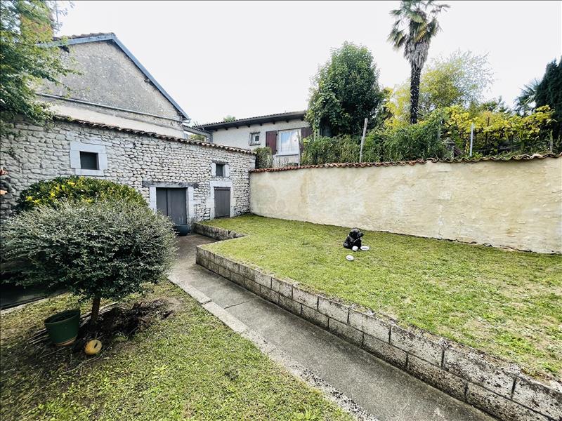 Vente Immeuble Barbezieux-Saint-Hilaire - -  121 m² - (16300)