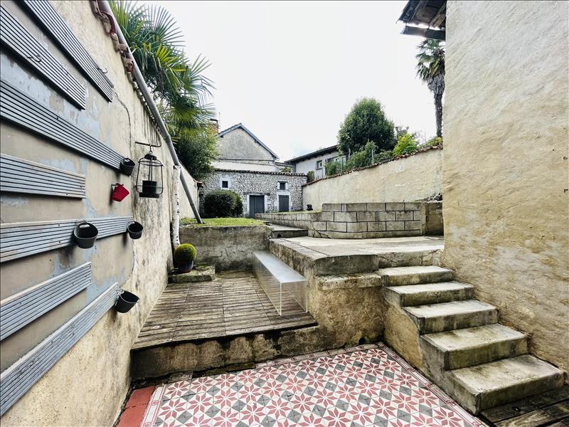 Vente Immeuble Barbezieux-Saint-Hilaire - -  121 m² - (16300)