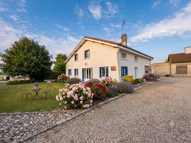 Vente Maison BERNEUIL - 9 pièces -255 m² - (16480)