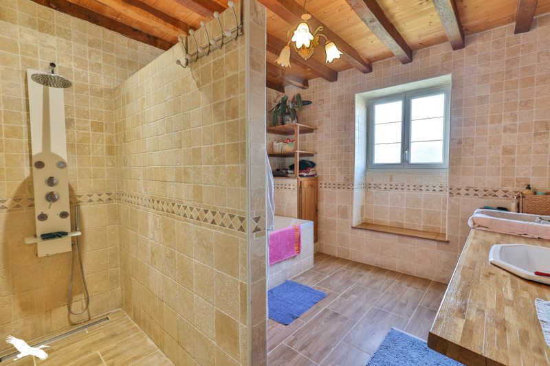 Vente Maison CHALLIGNAC - 6 pièces -170 m² - (16300)