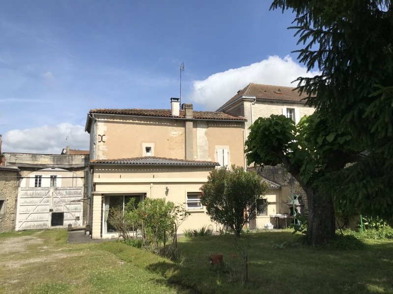 Vente Maison BARBEZIEUX ST HILAIRE 16300 7 pièces - 152 m²