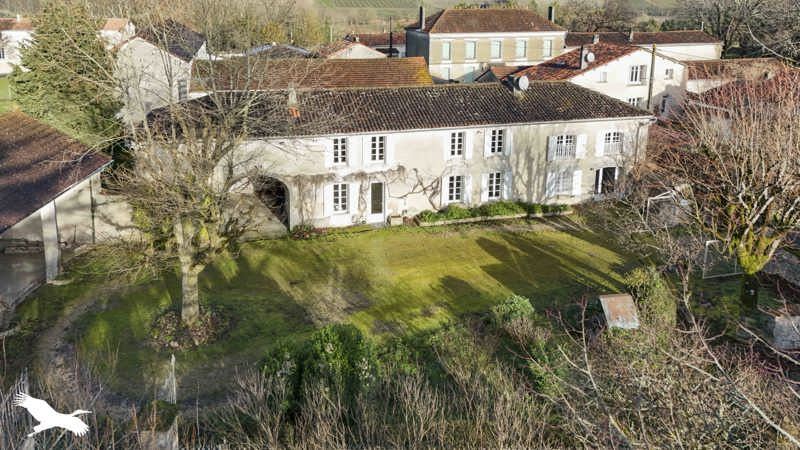 Vente Maison Criteuil-la-Magdeleine - 8 pièces -360 m² - (16300)
