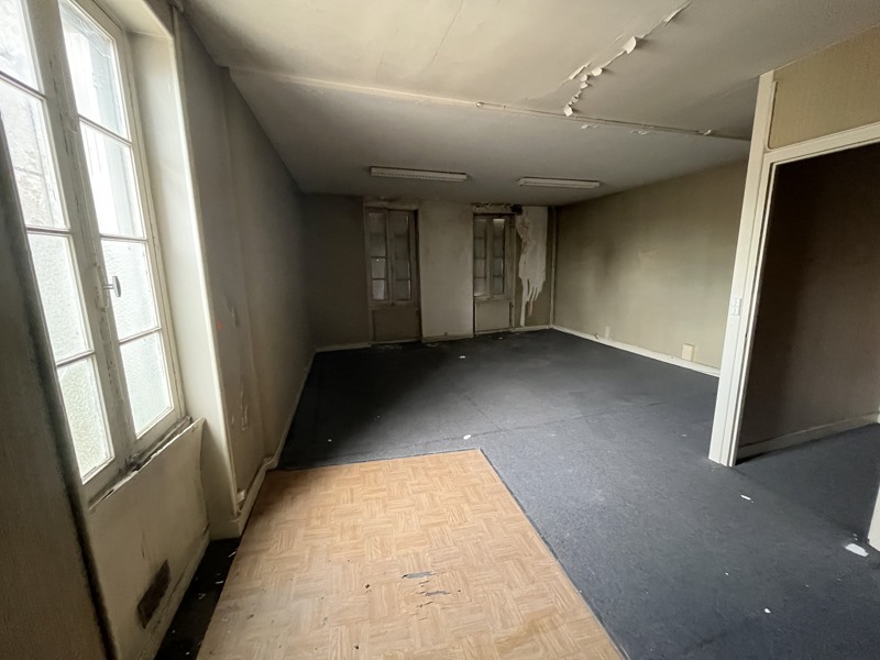 Vente Immeuble Barbezieux-Saint-Hilaire - -  266 m² - (16300)