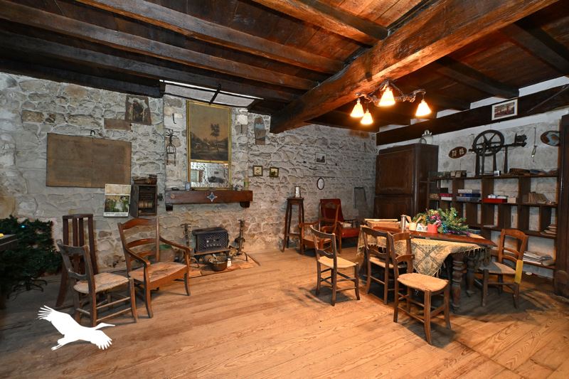 Vente Maison TOUVERAC - 9 pièces -316 m² - (16360)