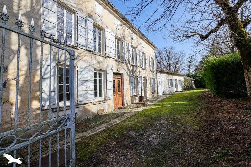 Vente Maison BARBEZIEUX ST HILAIRE - 16 pièces -342 m² - (16300)