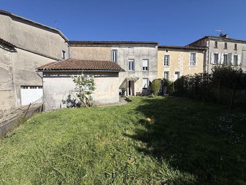 Vente Immeuble Barbezieux-Saint-Hilaire - -  100 m² - (16300)