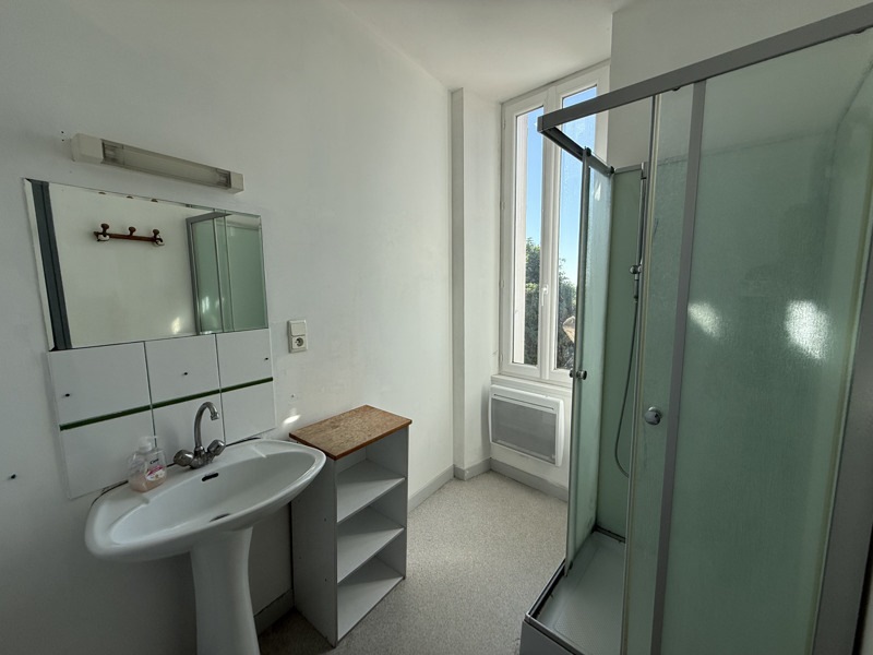 Vente Immeuble Barbezieux-Saint-Hilaire - -  100 m² - (16300)