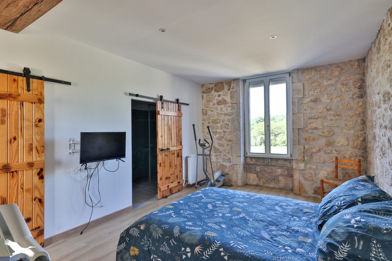 Vente Maison REIGNAC - 8 pièces -256 m² - (16360)