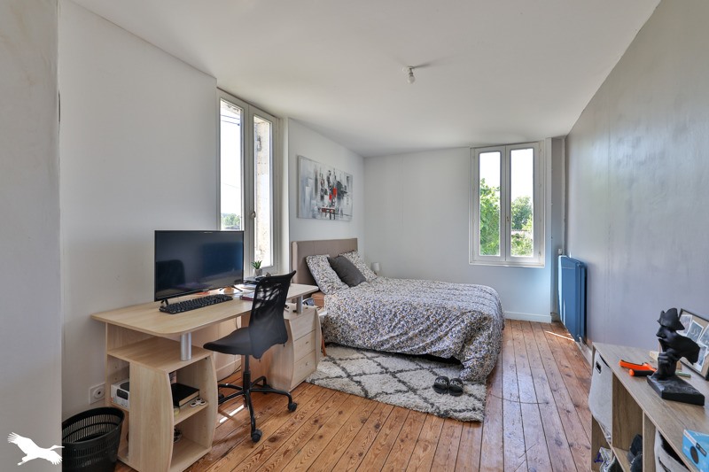 Vente Maison REIGNAC - 8 pièces -256 m² - (16360)