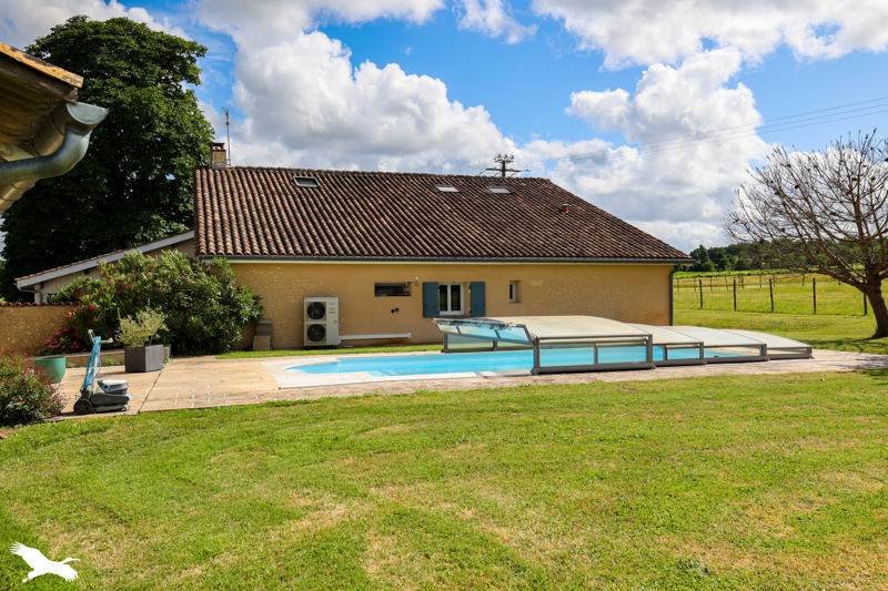 Vente Maison CHALLIGNAC - 6 pièces -207 m² - (16300)