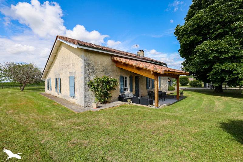 Vente Maison CHALLIGNAC - 6 pièces -207 m² - (16300)