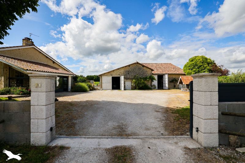 Vente Maison CHALLIGNAC - 6 pièces -207 m² - (16300)