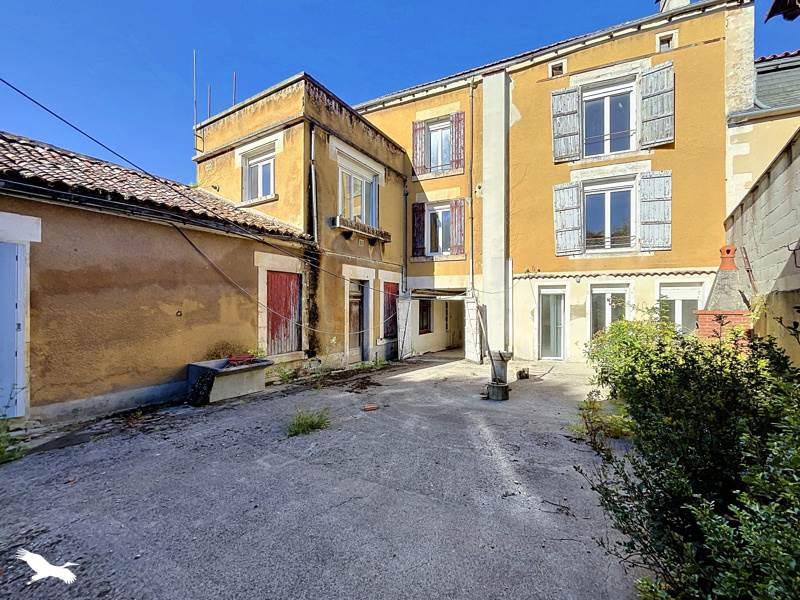 Vente Immeuble Barbezieux-Saint-Hilaire - -  259 m² - (16300)