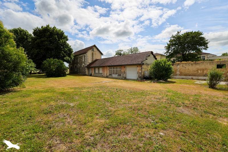 Vente Maison BARBEZIEUX ST HILAIRE - 3 pièces -300 m² - (16300)