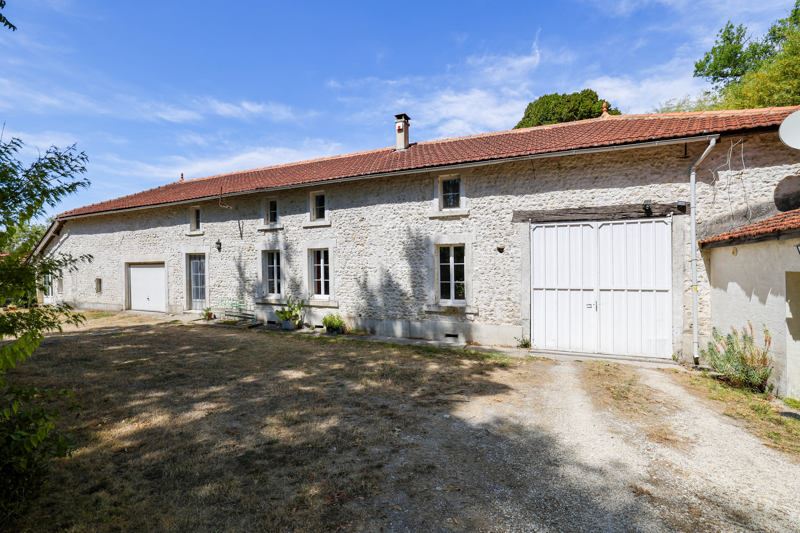Vente Maison Saint-Bonnet 16300 4 pièces - 187 m²