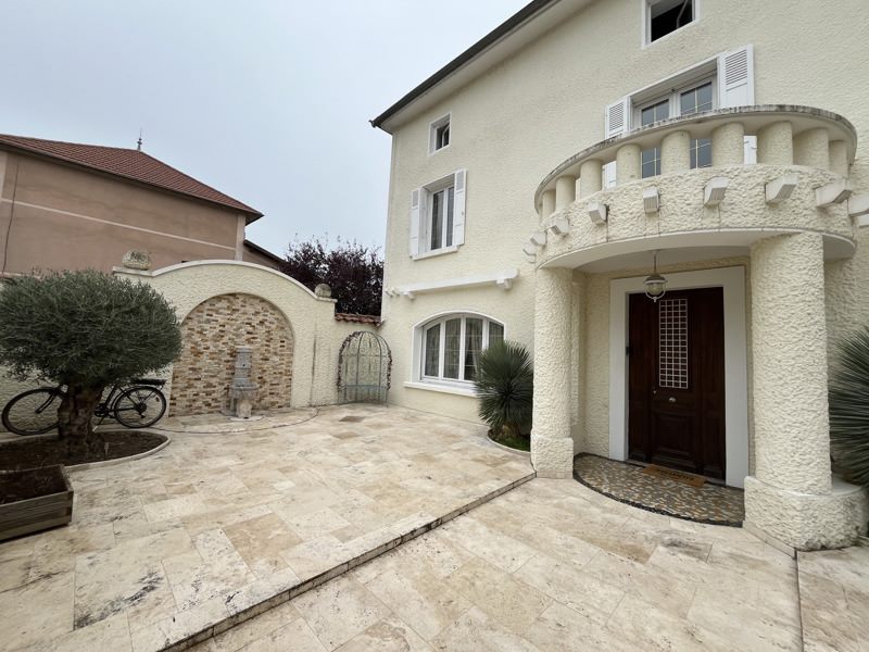 Vente Maison Janneyrias - 8 pièces -189 m² - (38280)
