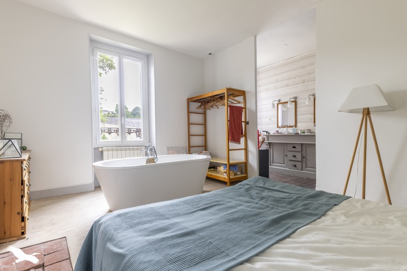 Vente Maison ARGENTON SUR CREUSE - 8 pièces -242 m² - (36200)