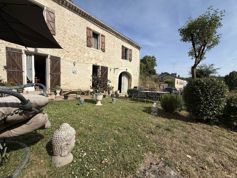 Vente Maison DOUVILLE - 5 pièces -104 m² - (24140)