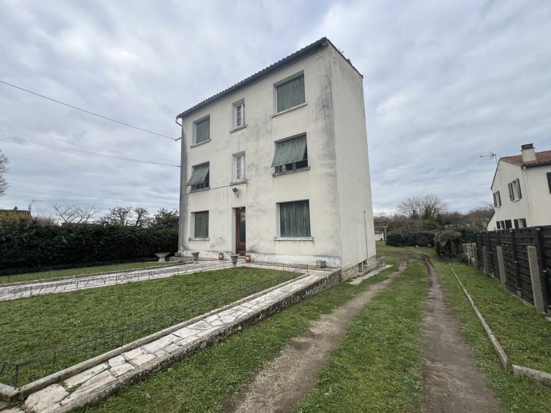 Vente Immeuble GOND PONTOUVRE - -  252 m² - (16160)