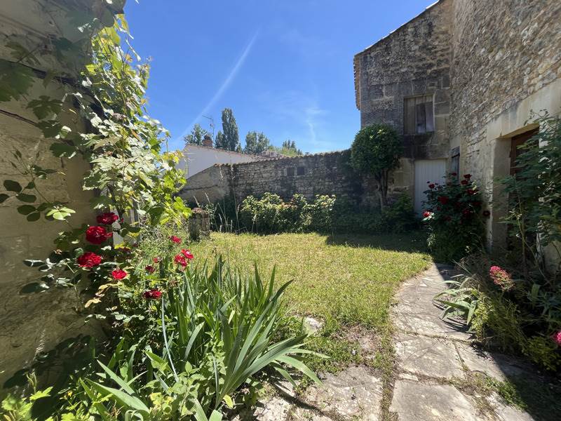 Vente Maison LINARS - 2 pièces -200 m² - (16730)