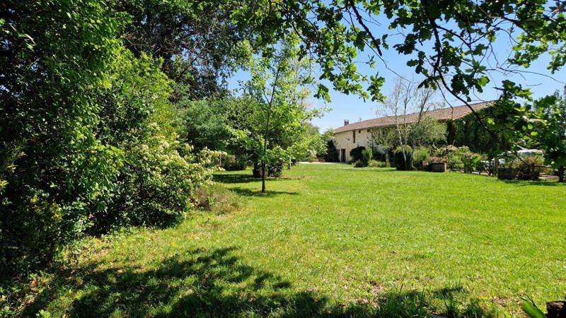 Vente Maison ST GENES DE LOMBAUD - 8 pièces -400 m² - (33670)