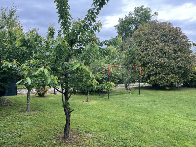 Terrain à vendre · à Sadirac · 109 000 €