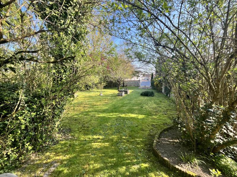 Vente Maison GENSAC LA PALLUE - 6 pièces -215 m² - (16130)