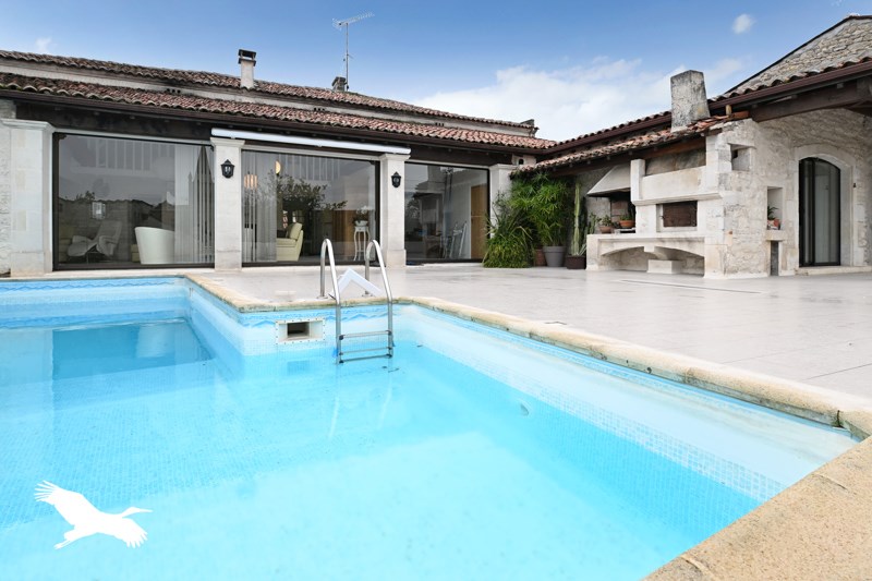 Vente Maison GENSAC LA PALLUE - 6 pièces -215 m² - (16130)