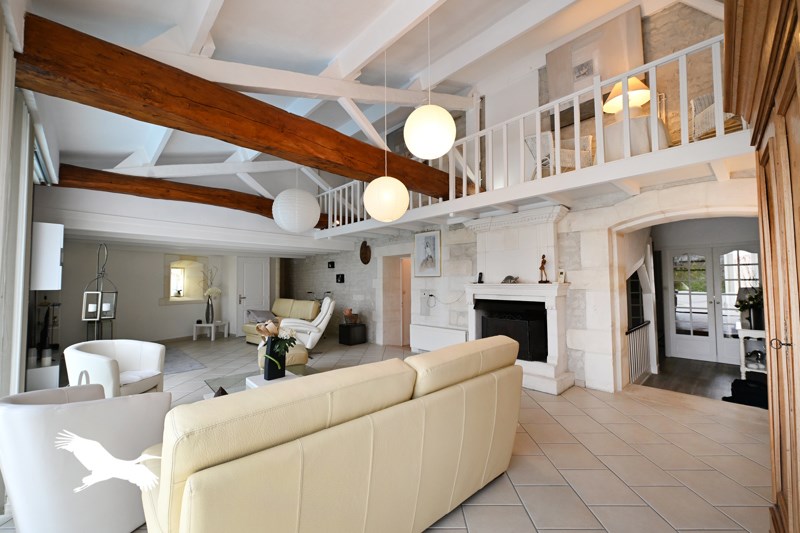 Vente Maison GENSAC LA PALLUE - 6 pièces -215 m² - (16130)