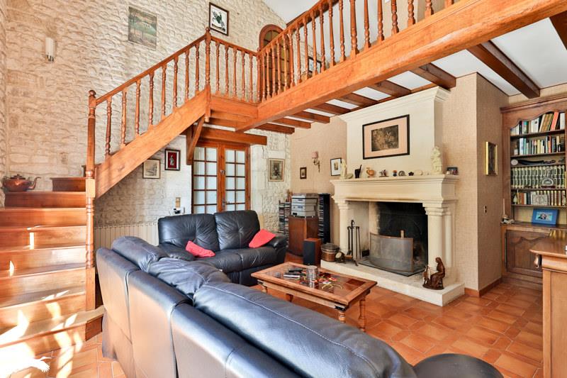 Vente Maison SALLES D ANGLES - 6 pièces -202 m² - (16130)