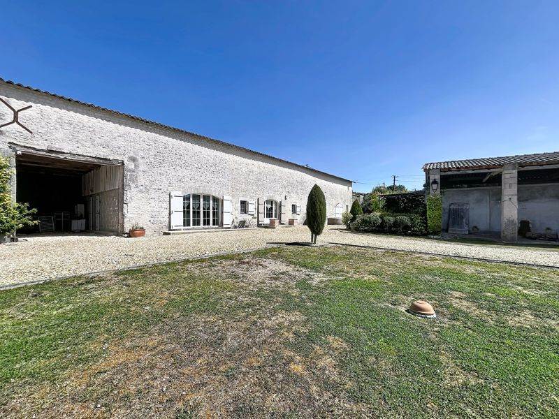 Vente Maison ANGEAC CHAMPAGNE - 5 pièces -320 m² - (16130)