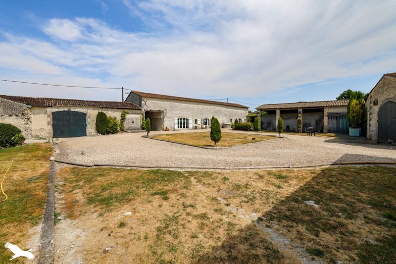 Vente Maison ANGEAC CHAMPAGNE - 5 pièces -320 m² - (16130)