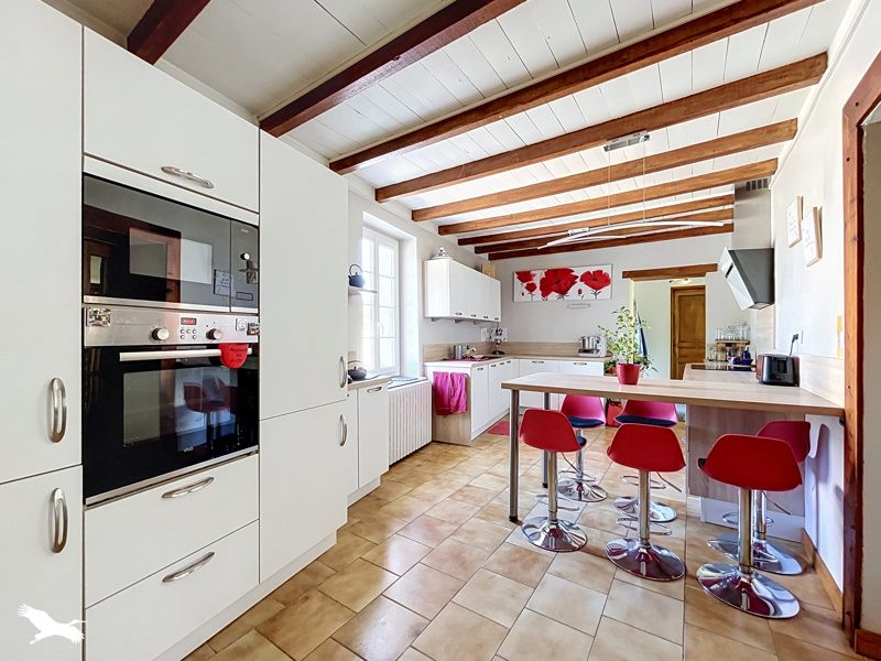 Vente Maison CHATEAUBERNARD - 8 pièces -270 m² - (16100)