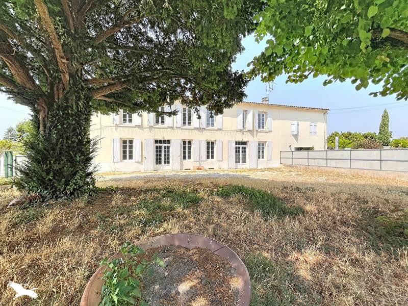 Vente Maison CHATEAUBERNARD 16100 4 pièces - 144 m²