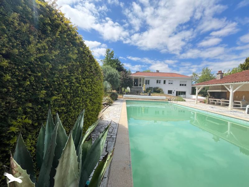 Vente Maison SCIECQ - 7 pièces -180 m² - (79000)