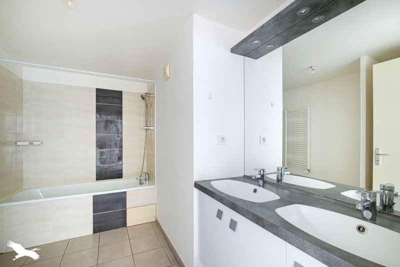 Vente Appartement LYON 08 - 3 pièces -74 m² - (69008)