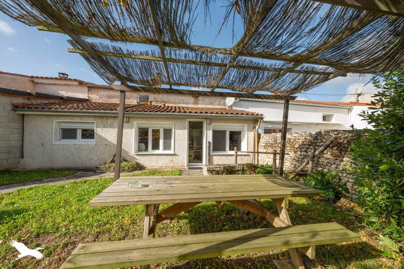 Vente Maison ST JUST LUZAC - 5 pièces -135 m² - (17320)