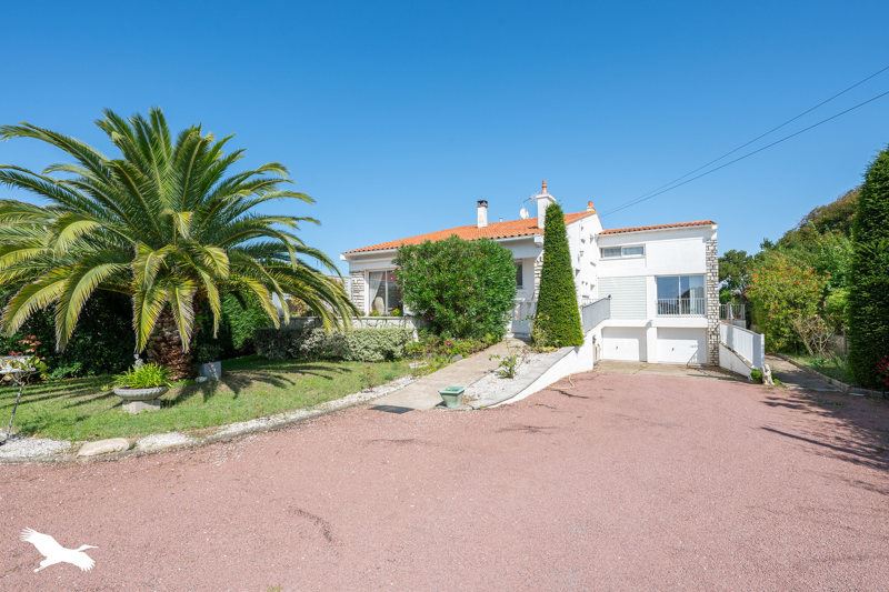 Vente Maison BOURCEFRANC LE CHAPUS - 8 pièces -202 m² - (17560)