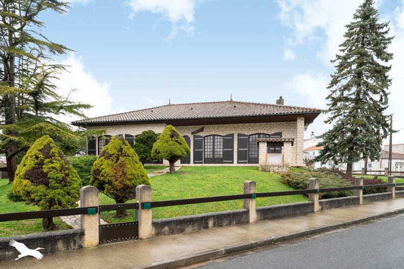 Vente Maison MARENNES HIERS BROUAGE - 7 pièces -179 m² - (17320)