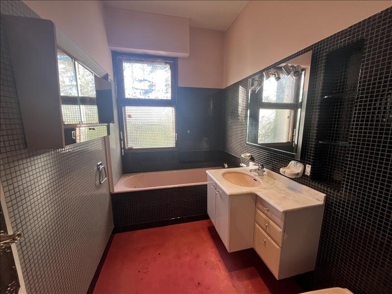 Vente Maison CARBON BLANC - 4 pièces -161 m² - (33560)