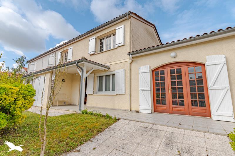 Vente Maison CARBON BLANC - 7 pièces -134 m² - (33560)