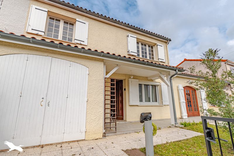 Vente Maison CARBON BLANC - 7 pièces -134 m² - (33560)