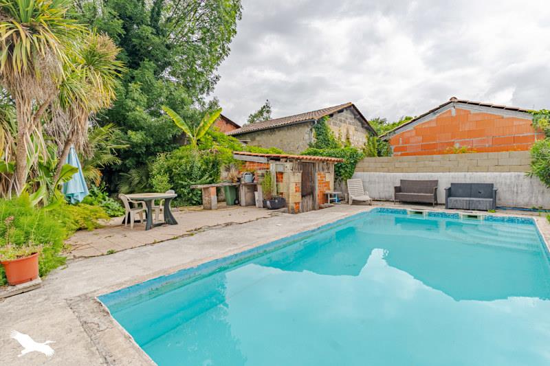 Vente Maison CARBON BLANC - 7 pièces -174 m² - (33560)