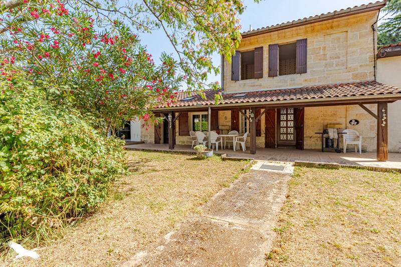Vente Maison CARBON BLANC - 6 pièces -119 m² - (33560)