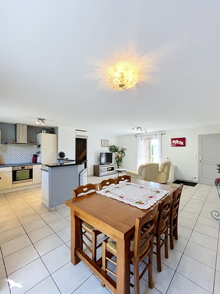 Vente Maison CARBON BLANC - 8 pièces -190 m² - (33560)