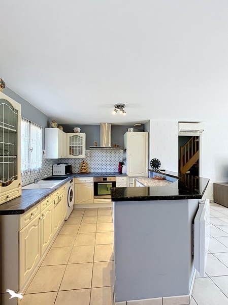 Vente Maison CARBON BLANC - 8 pièces -190 m² - (33560)