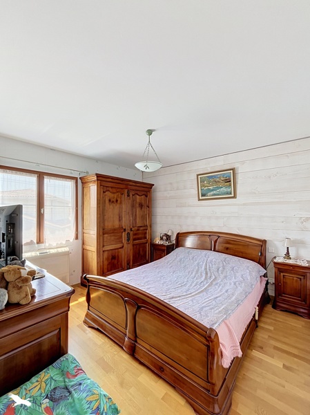 Vente Maison CARBON BLANC - 8 pièces -190 m² - (33560)