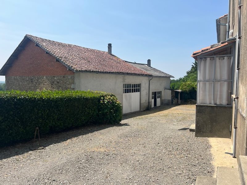 Vente Maison BRIGUEUIL - 4 pièces -145 m² - (16420)